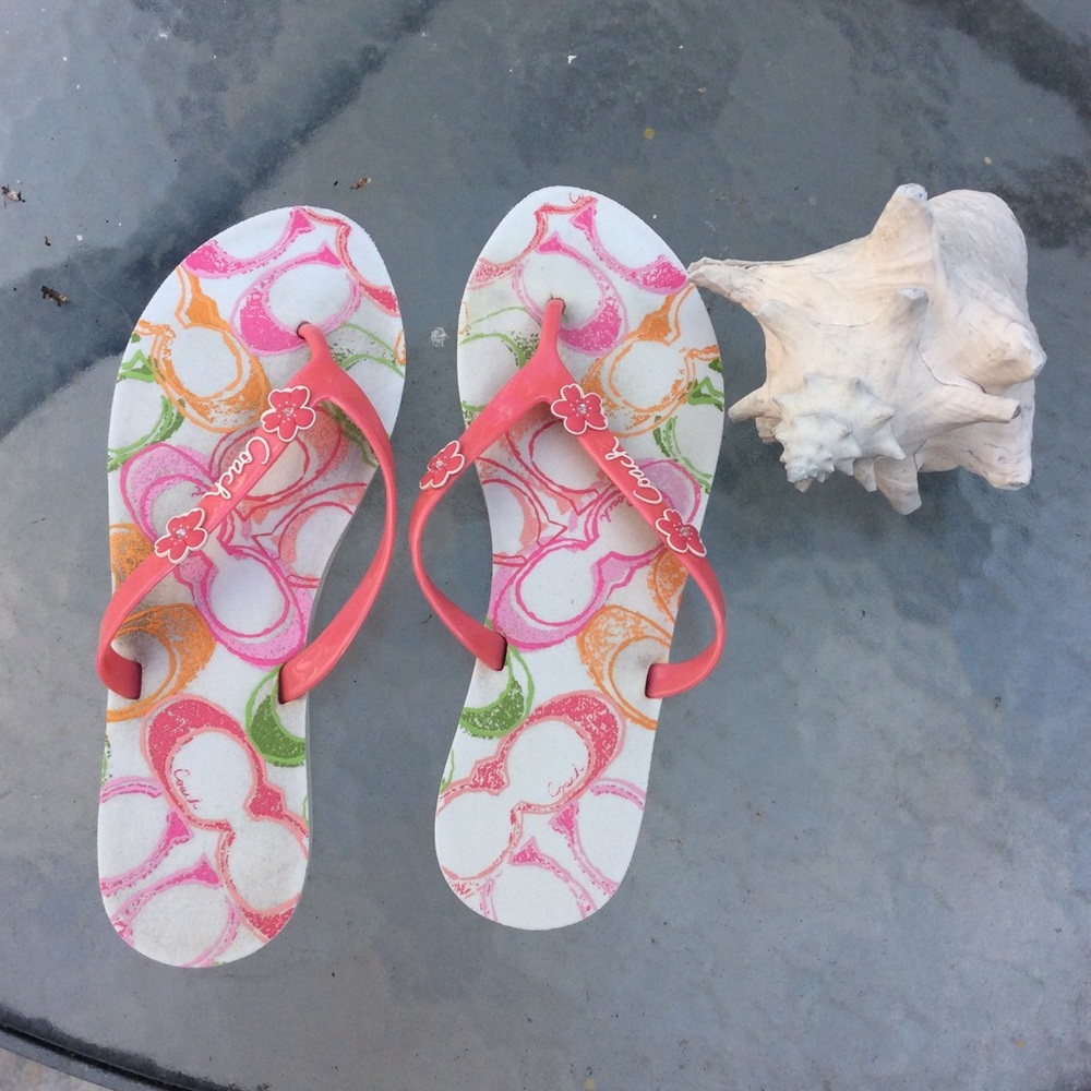 NEW COACH “KASEY” THONG SANDALS